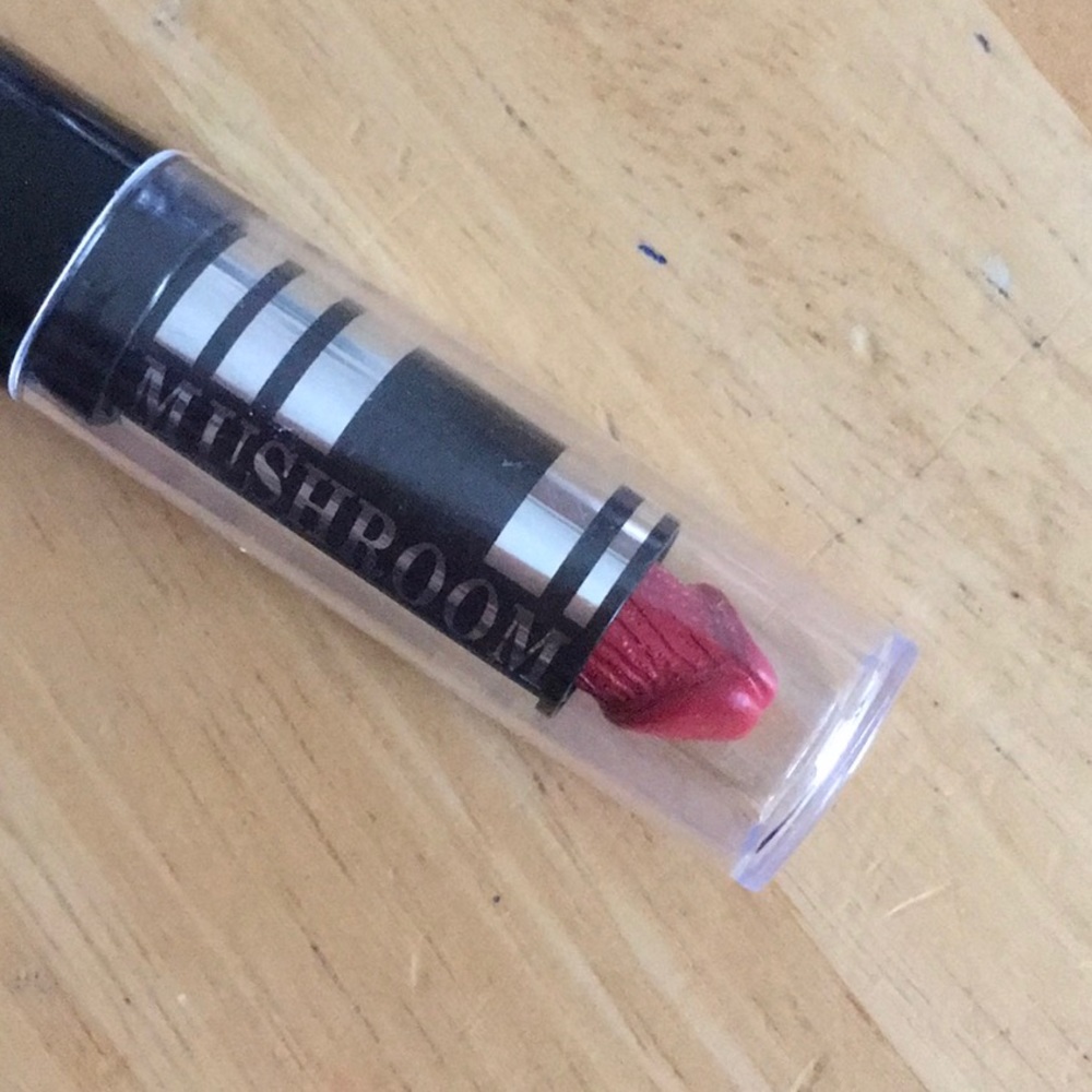 Penis lipsticks 👌🏻